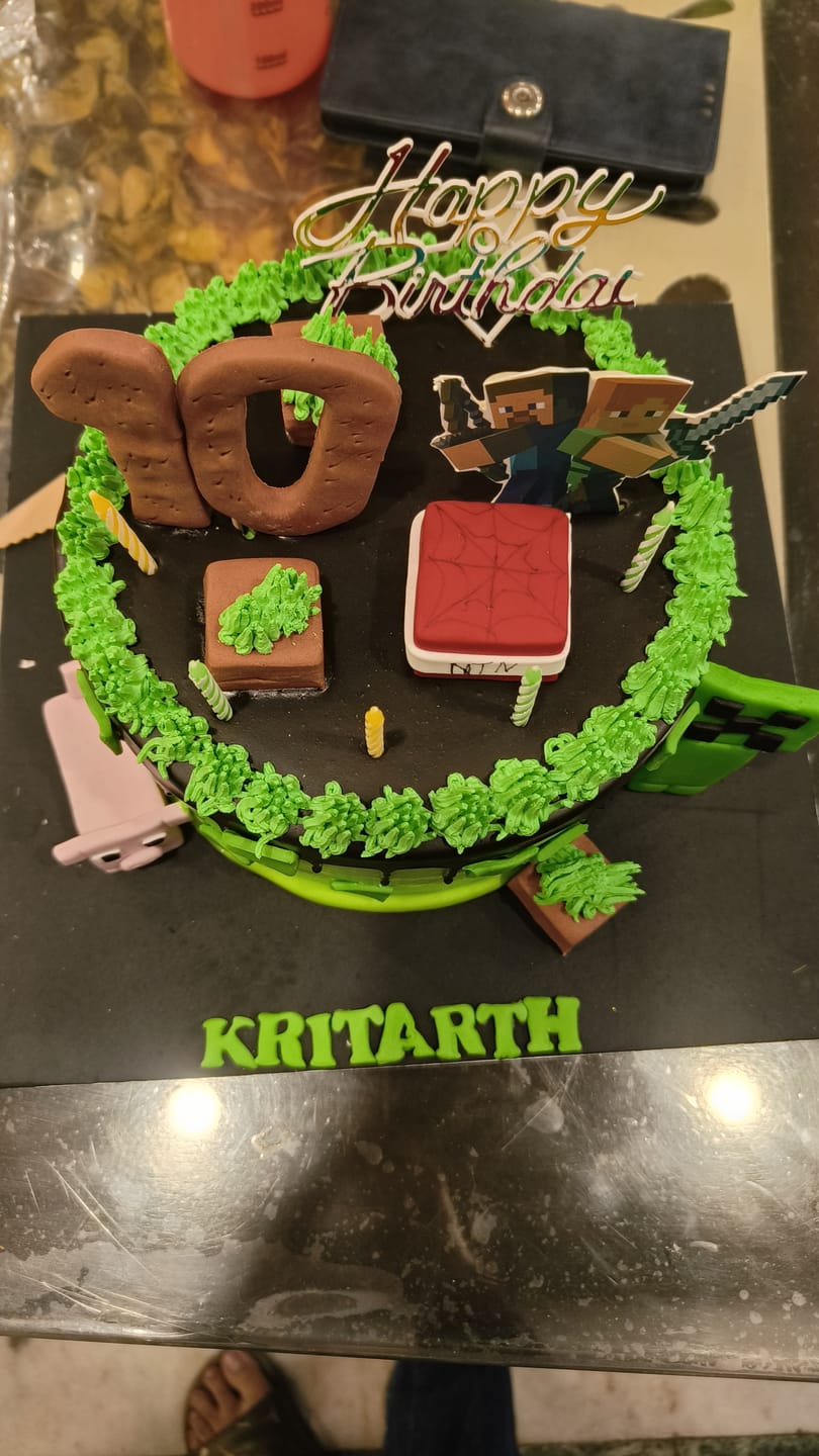Customer photo review of Minecraft Drip Design Cake for Kids