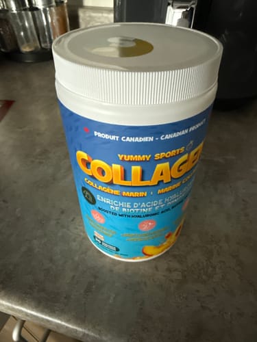 Le pot de Collagène Marin Yummy Sports d'un client, posé sur un comptoir de cuisine.