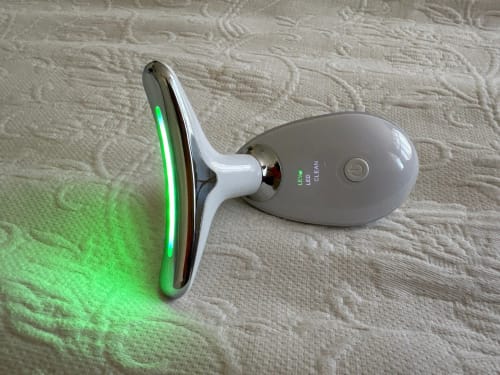 Customer photo review of Terapia de Luz Roja y EMS para Rejuvenecimiento Facial y Firmeza del Contorno