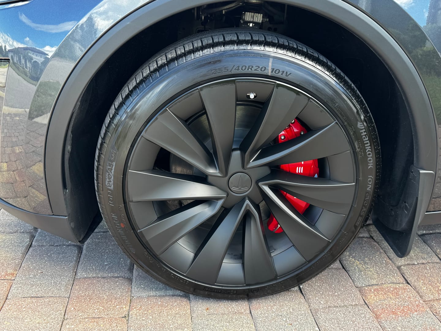 Customer photo review of TESPLUS 20'' Helix 2.0 Style Wheel Cover For Model Y Juniper