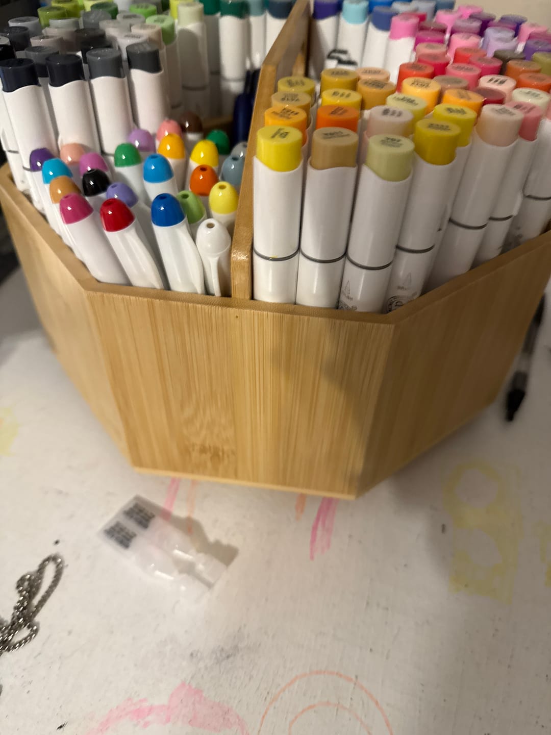 Customer photo review of Ohuhu 360° Bamboo Rotating Marker Organizer