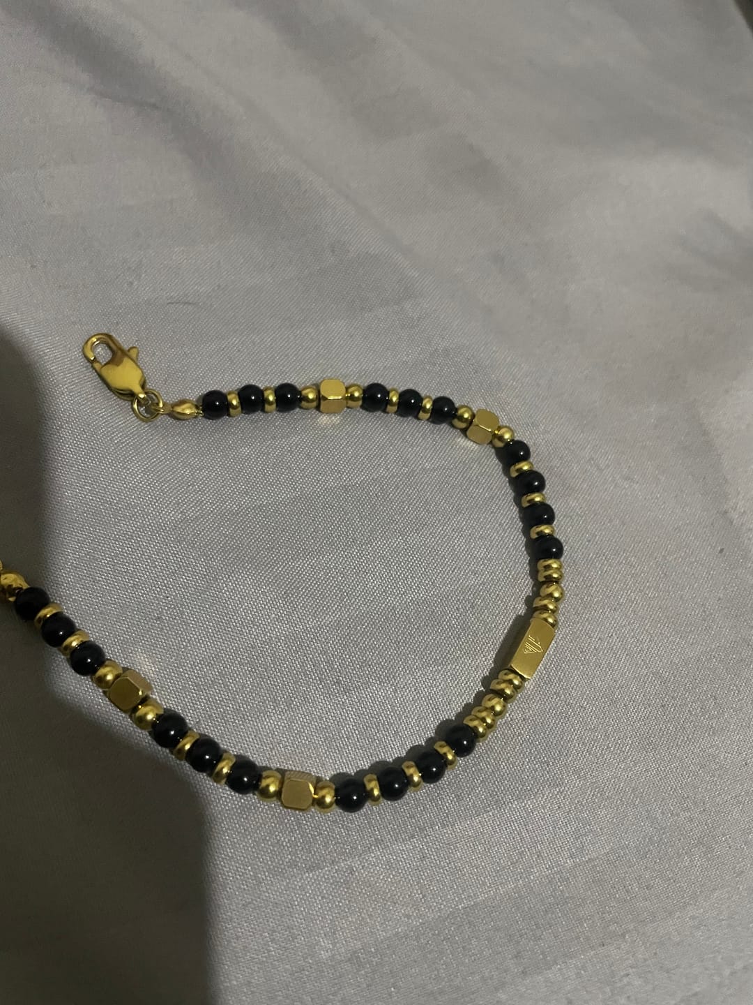 Customer photo review of BLACK ONYX BRACELET - GOLD (4𝘮𝘮)