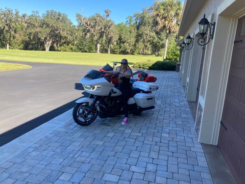 Customer photo review of HR3 White Onyx Pearl 5.5" Razor Style Touring Trunk Luggage For 14-24 Touring
