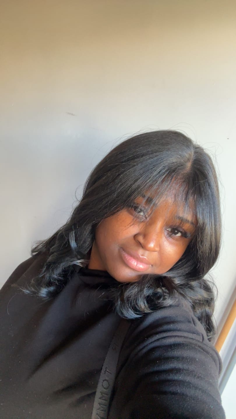 Customer photo review of Outre Melted Hairline Glueless HD Lace Front Wig - MANDISA - Pre-Styled Bangs