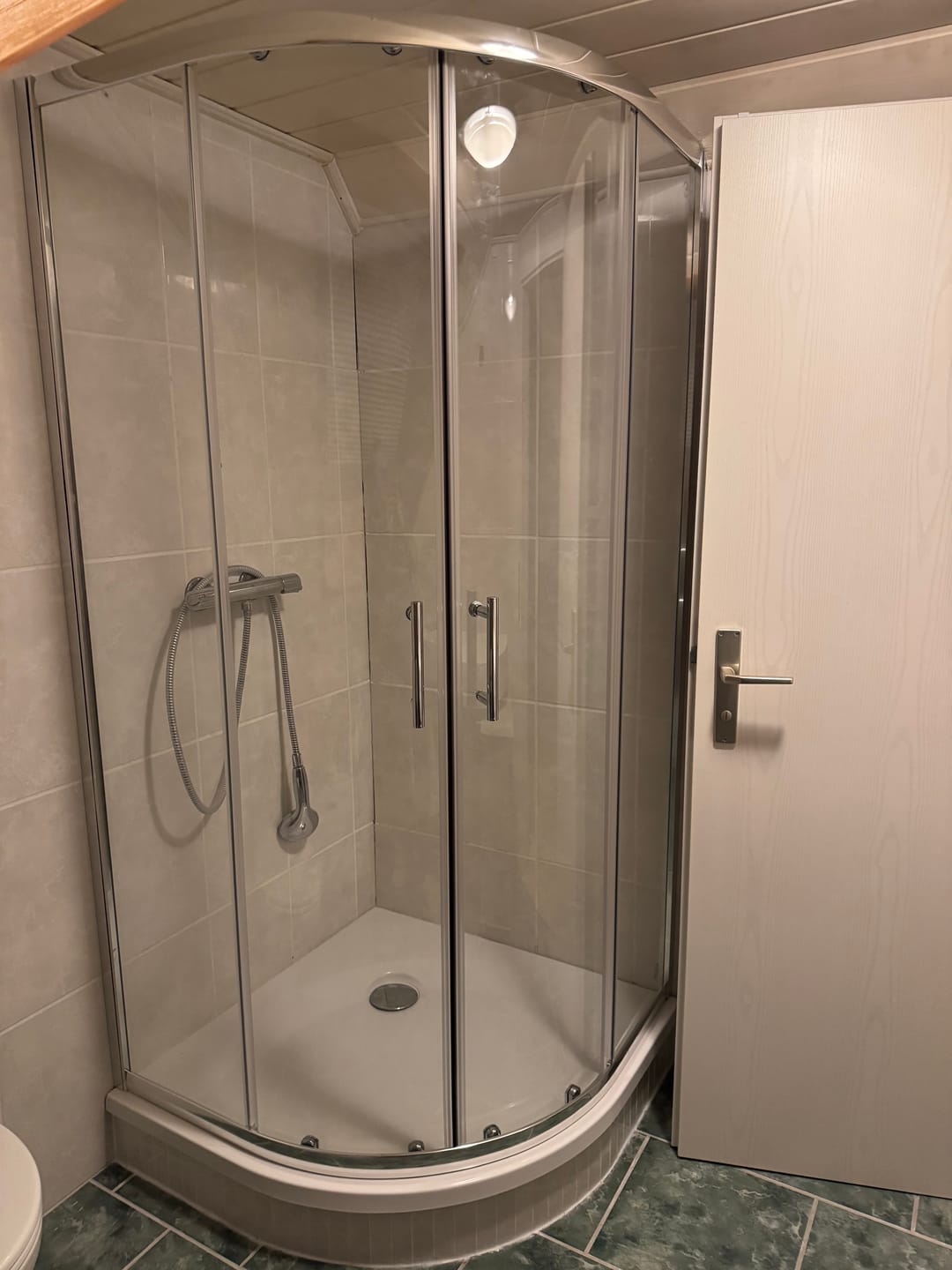 Customer photo review of SONNI Duschkabine Runddusche Schiebetür ESG Glastür 80/90/100cm Höhe 185cm /195cm Radius 55cm