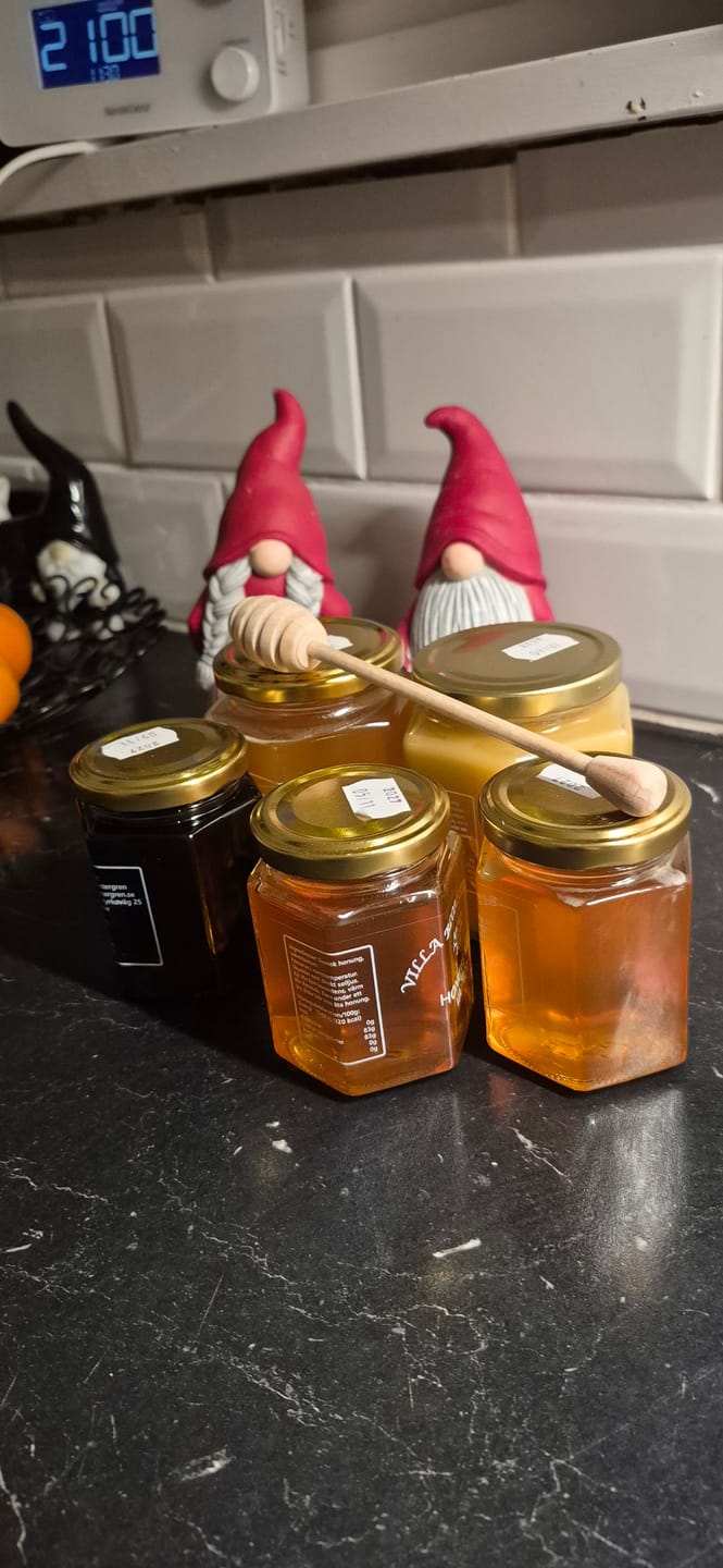 Customer photo review of Höstens honungspaket – 5 burkar + honungspinne & fri frakt! 🍯🍂