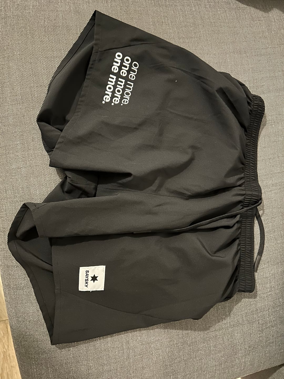 Customer photo review of saysky mens pace shorts 5", black.
