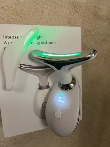 Customer photo review of Terapia de Luz Roja y EMS para Rejuvenecimiento Facial y Firmeza del Contorno