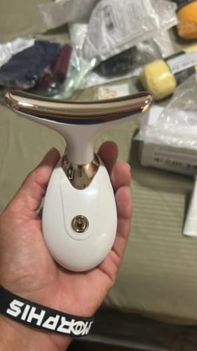 Customer photo review of Terapia de Luz Roja y EMS para Rejuvenecimiento Facial y Firmeza del Contorno
