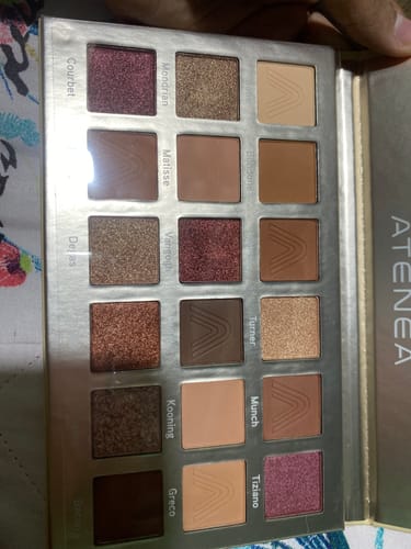 Customer photo review of PALETA DE SOMBRAS 18 TONOS ART DECO