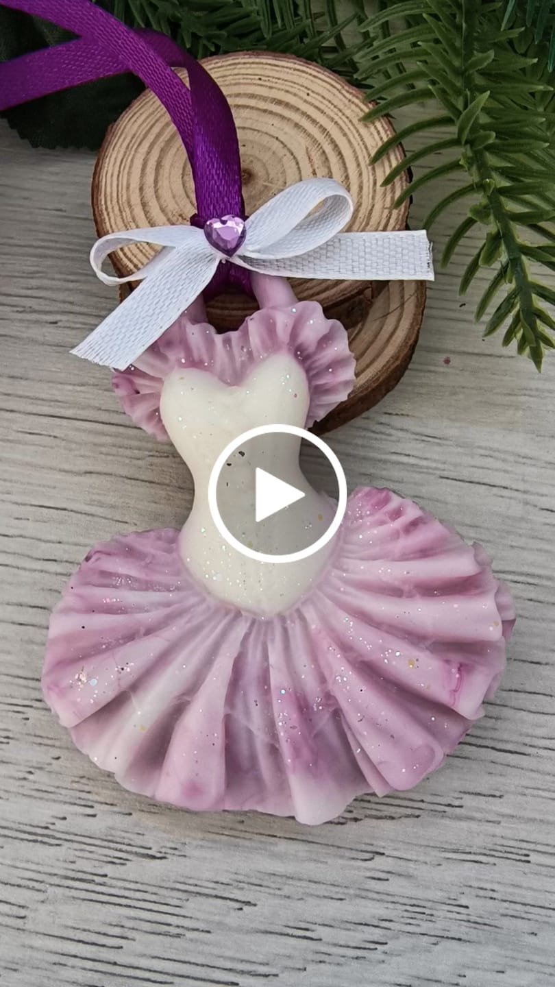 Customer video review of Colorante líquido para velas PÚRPURA