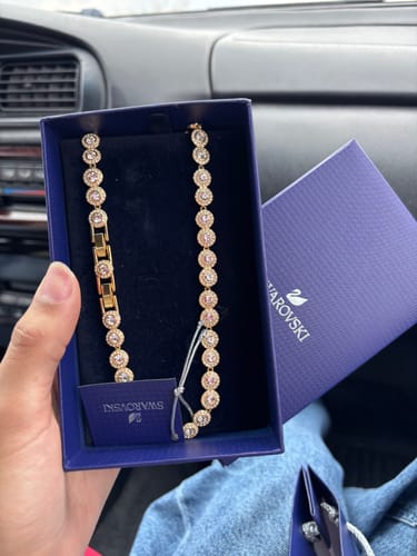 Customer photo review of COLLAR CRISTAL SWAROVSKI ANGELIC ORO + KIT DE REGALO