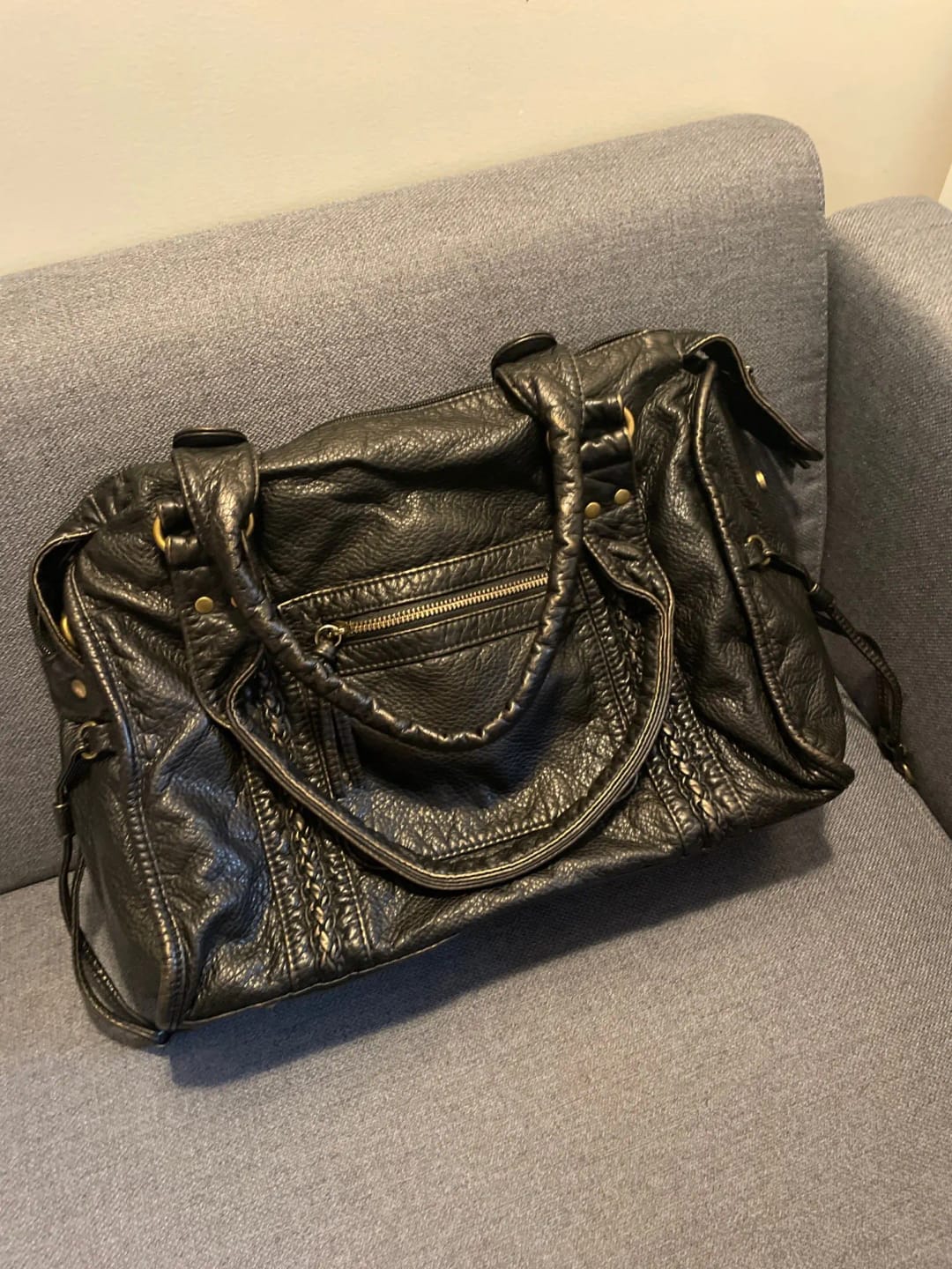 Customer photo review of Zwarte Schoudertas Dames – Trendy Kunstleren Handtas met Ritsvakken