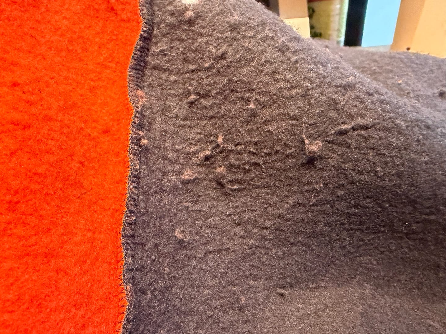 Customer photo review of Moin X Schwarz/Orange (Stick) · Unisex Bio Schalkragen Hoodie