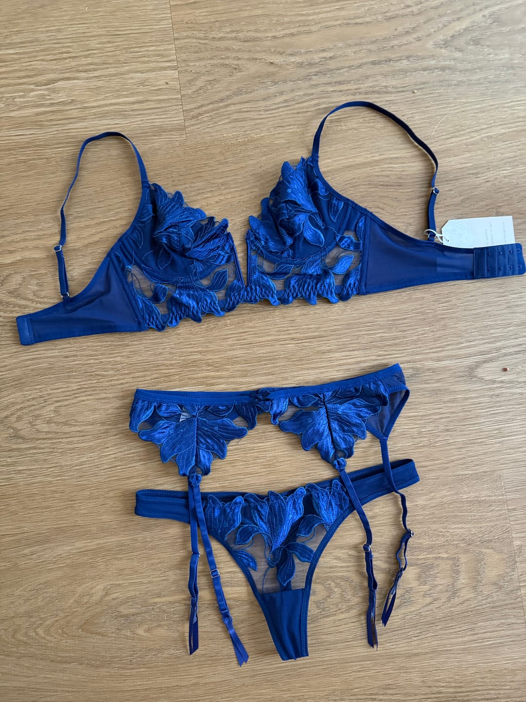 Customer photo review of MIDNIGHT MAGIC 💙✨
