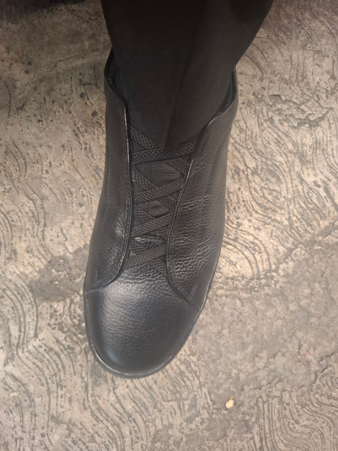 Customer photo review of SNEAKER SLIP ON PIEL NEGRO