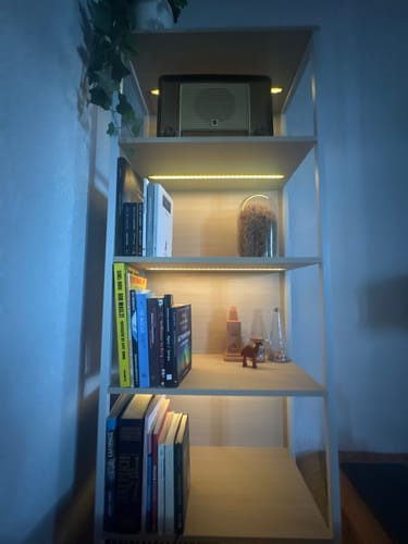 Customer photo review of Βιβλιοθήκη με LED Φωτισμό 178 εκ Ύψος Ραφιέρα Βιτρίνα Μπεζ Λευκό 6 Ράφια LL-S120LL01