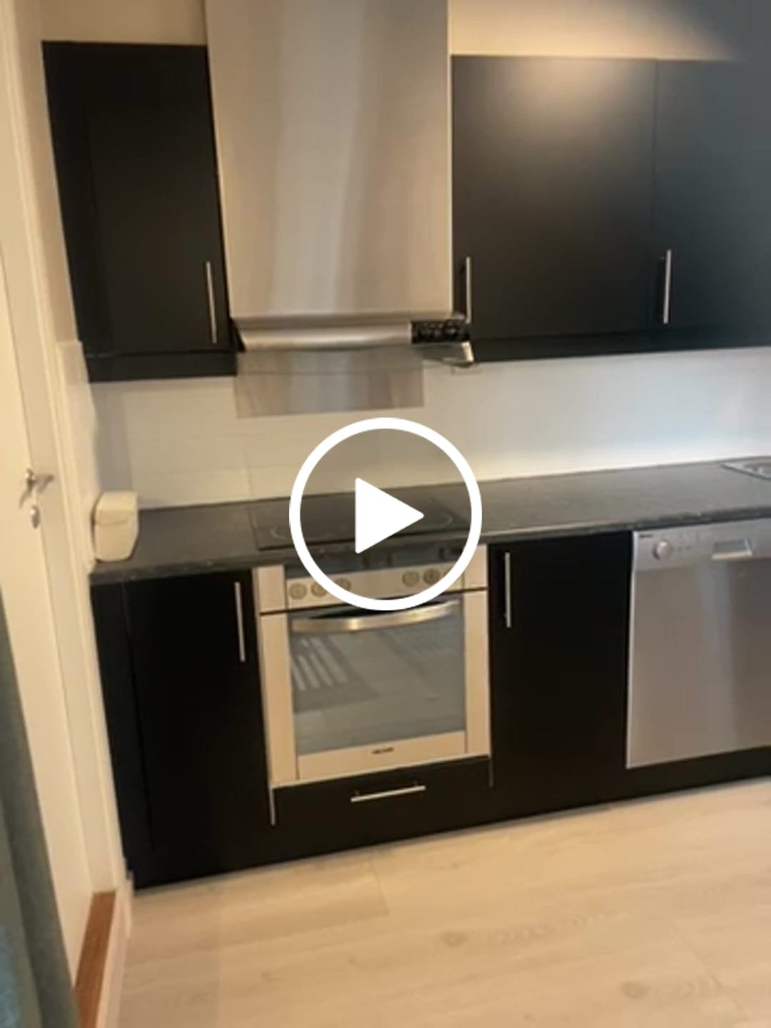 Customer video review of Uni Matt sort kontaktplast