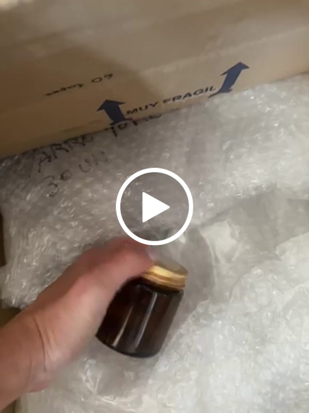 Customer video review of Tarro ámbar con tapa de 100 ml (Tapa negra o dorada)