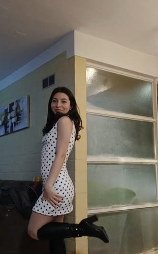 Customer photo review of VESTIDO ISABELLA LUNARES BLANCO