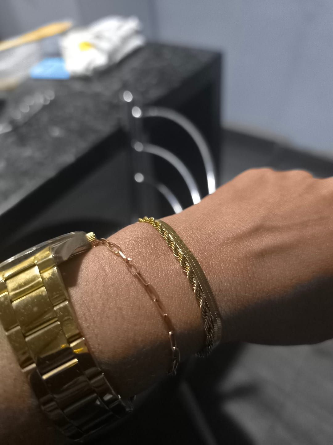 Customer photo review of Brinco Diana Geométrico Retangular Banhado em Ouro 18K