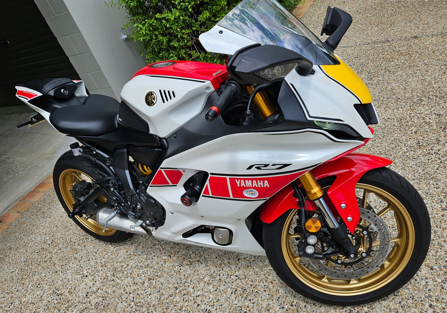 Customer photo review of Crash Pads / Frame Sliders for Yamaha R7 / MT07 & XSR700 (Standard Line)