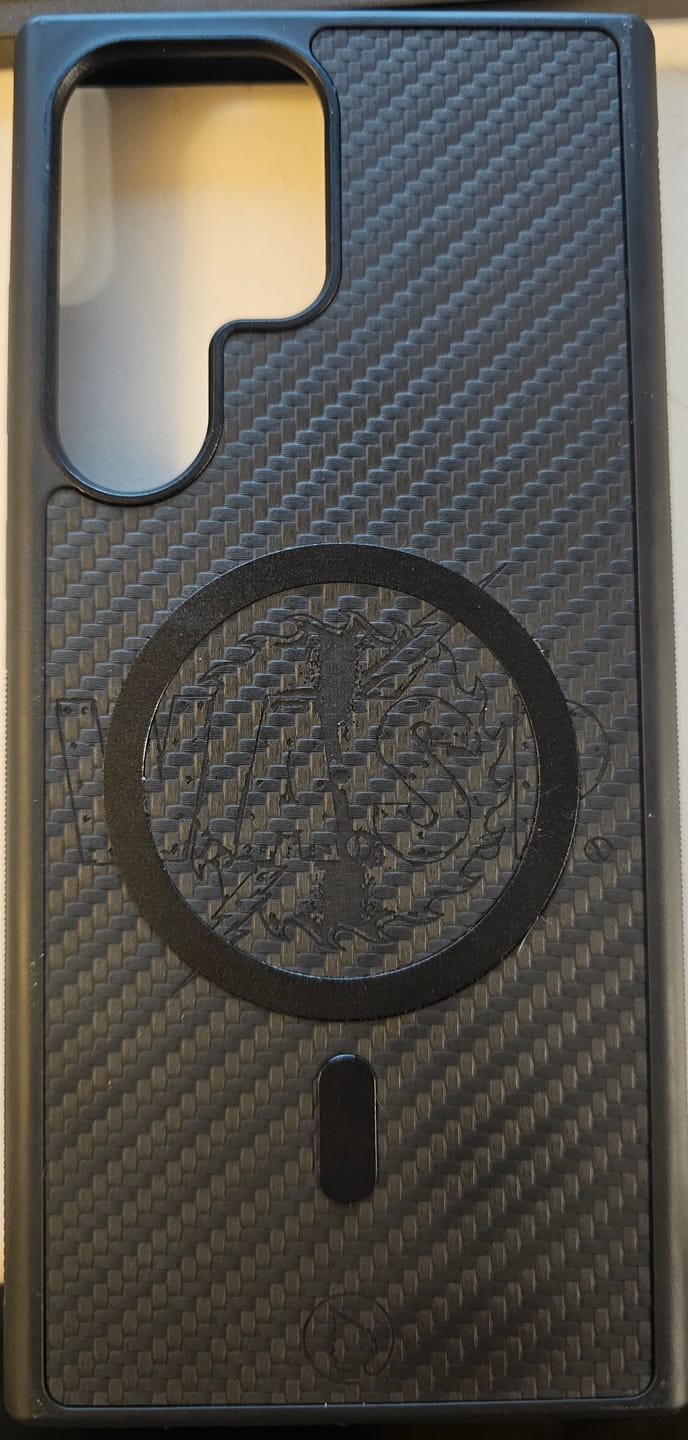 Customer photo review of KARB - Omalla logolla ja MagSafe -toiminnolla