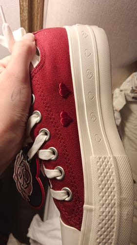 Customer photo review of Zapatillas Converse Chuck Taylor All Star Lift (Hearts Valentine's Day) Mujer Burdeo