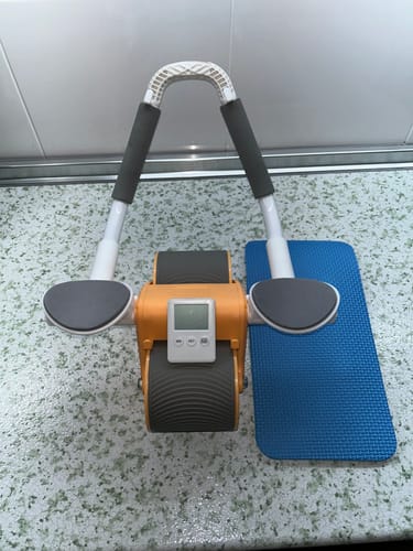 Customer photo review of Rodillo abdominal con apoyabrazos, cronometro y alfombrilla para rodillas