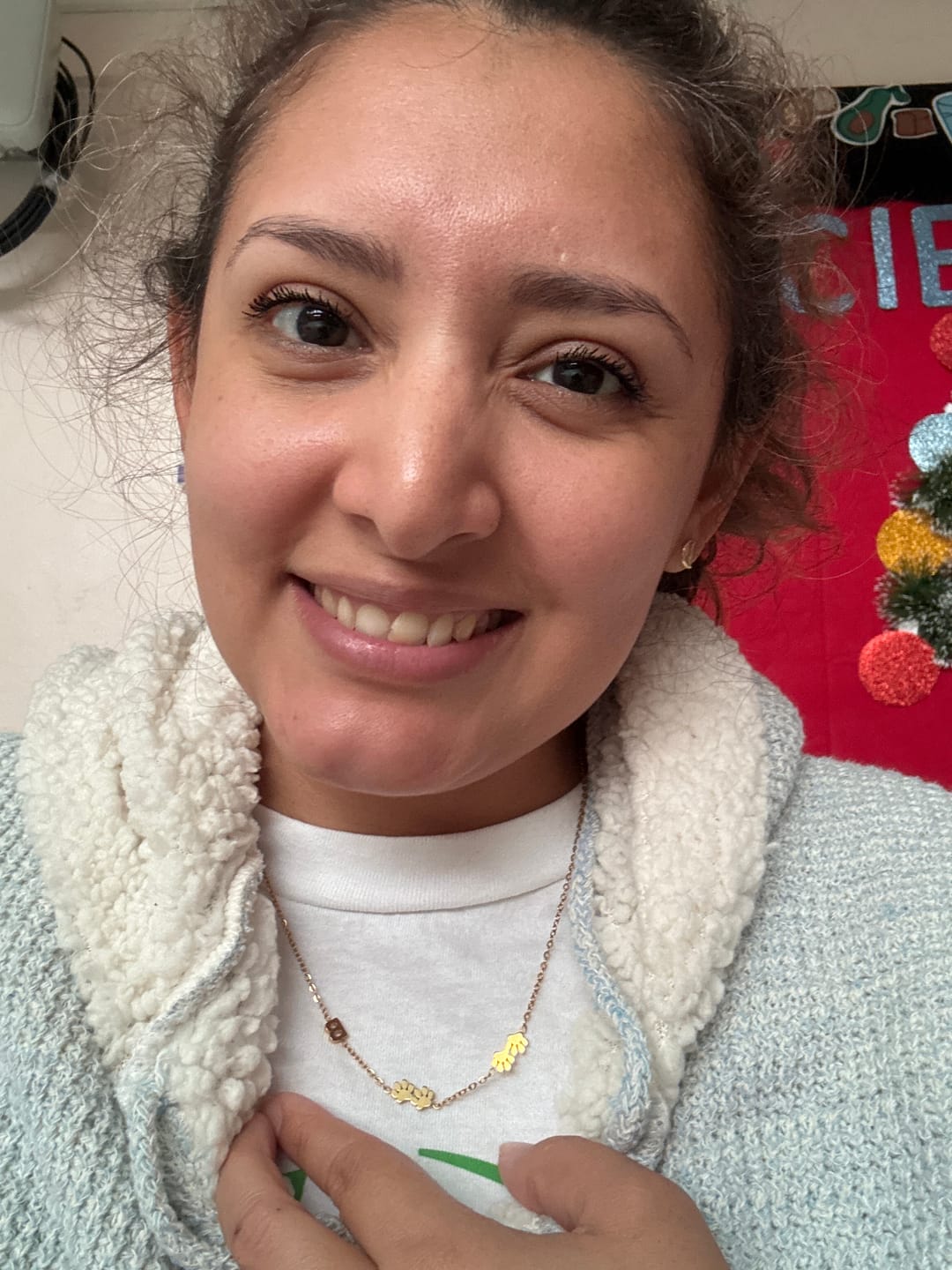 Customer photo review of Collar con iniciales personalizadas en horizontal
