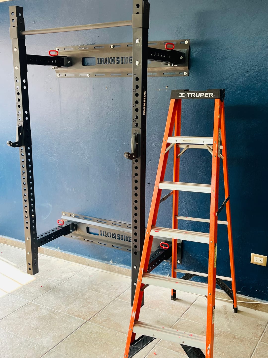 Customer photo review of Rack Plegable de Pared Wall Mount IRONSIDE