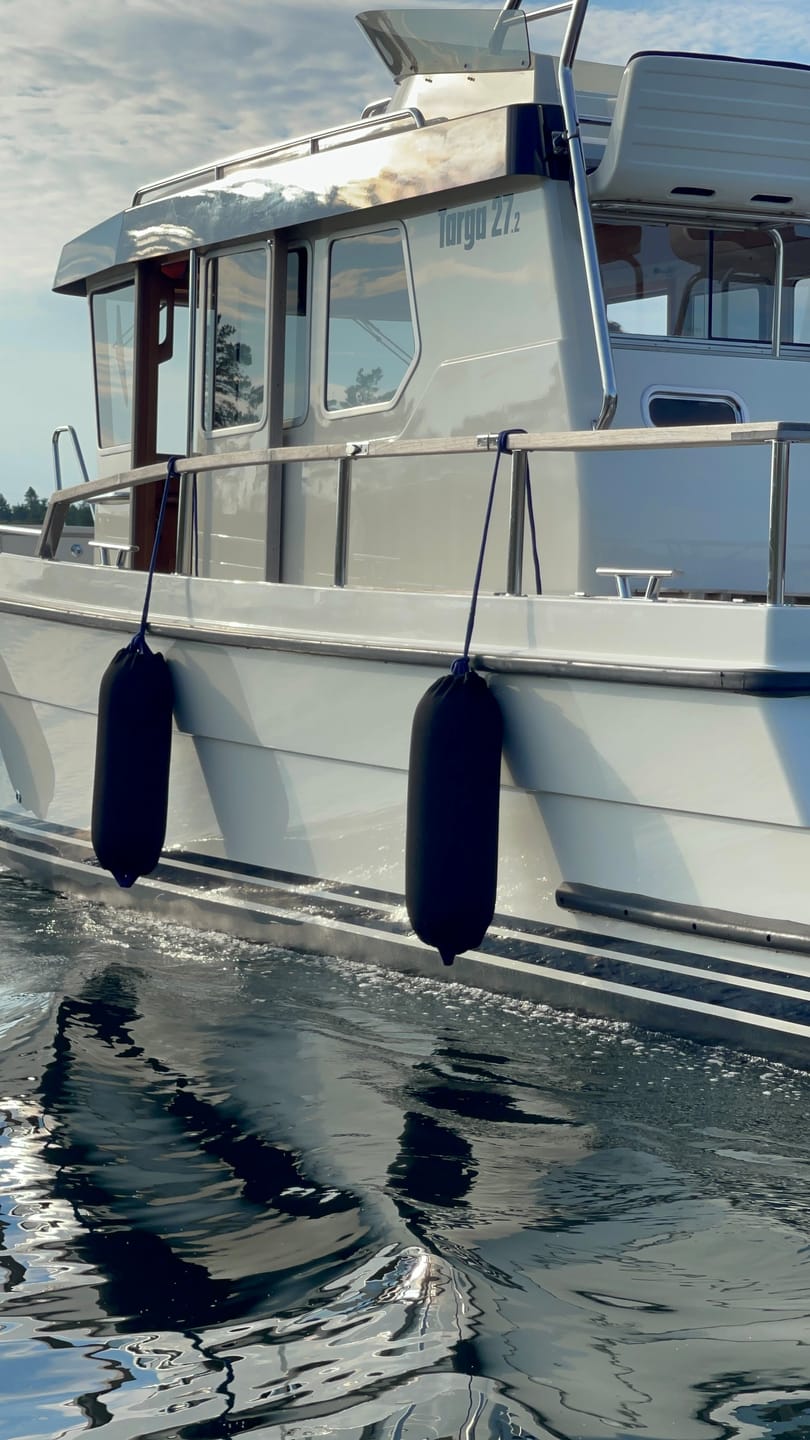 Customer photo review of F-Series Boat Fender F-3 Standard Blue Ropehold
