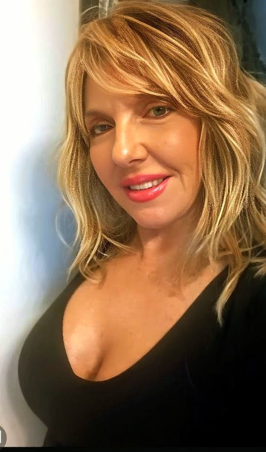 Customer photo review of PRETTY POMP - Sunlit Beige Blonde