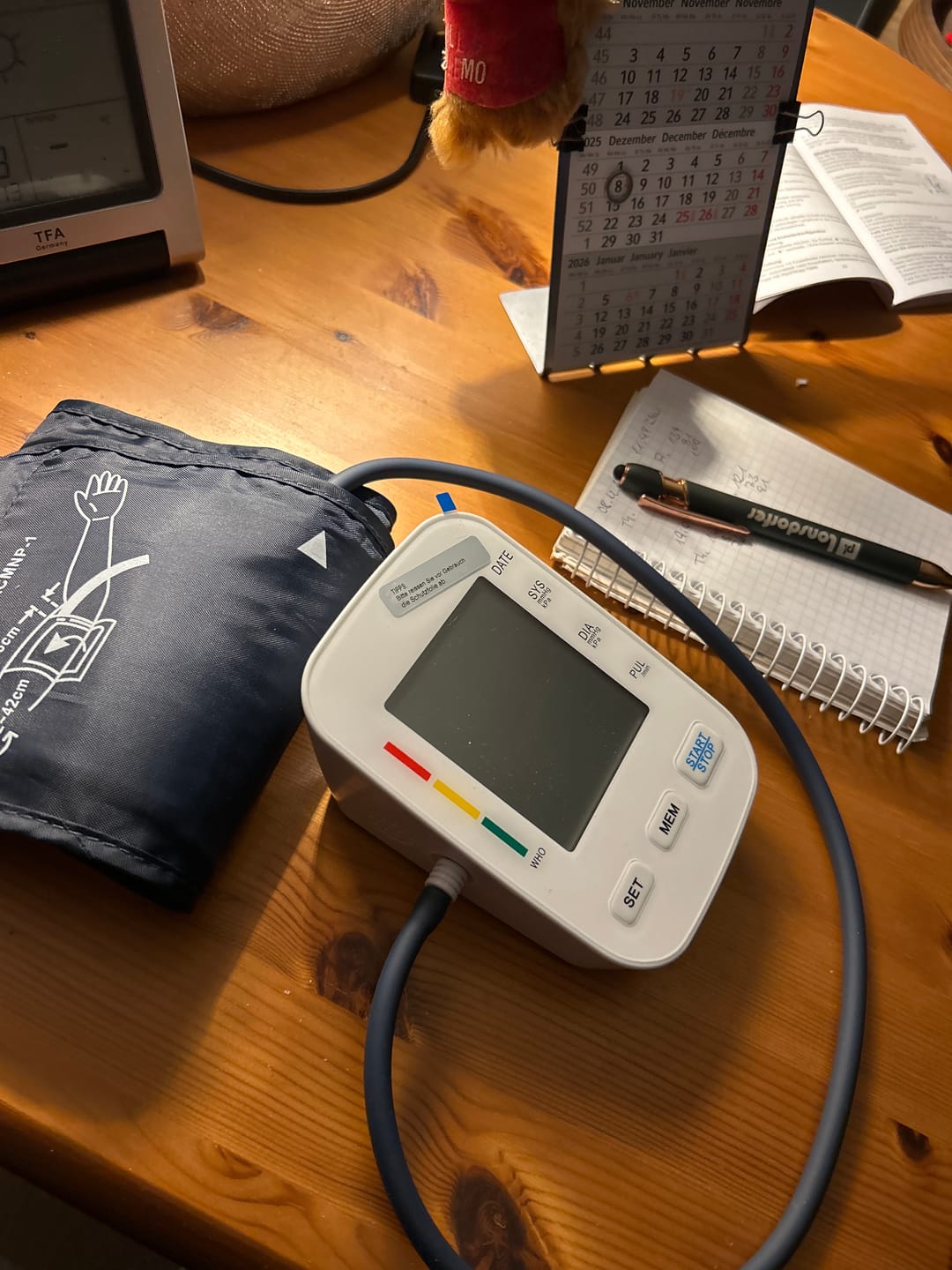Customer photo review of Blutdruckmessgerät V8 Pro – Vollautomatische Messung mit klinisch getesteter Genauigkeit, komfortabler Manschette und Arrhythmie-Erkennung für präzise Ergebnisse