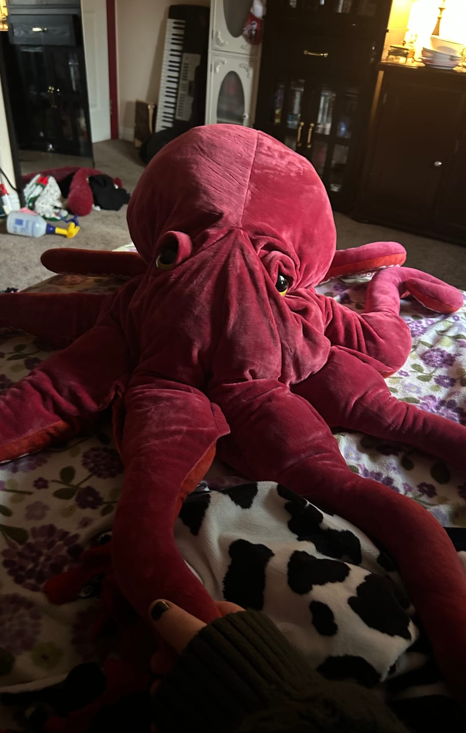 Customer photo review of Realistic Giant Pacific Octopus Plush Toy – Soft, Cuddly, and Perfect for Ocean Lovers