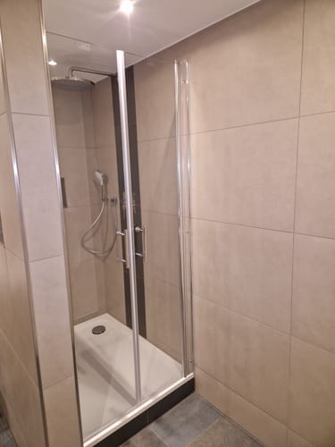 Customer photo review of SONNI Dusche Nischentür Doppel Pendeltür Schwingtür Rahmenlos ESG Glas 80-120cm Höhe 195cm