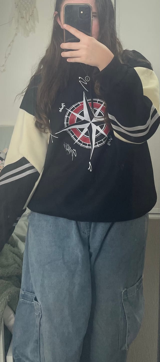 Customer photo review of KPOP Logo Long-sleeved Color Block Hoodie