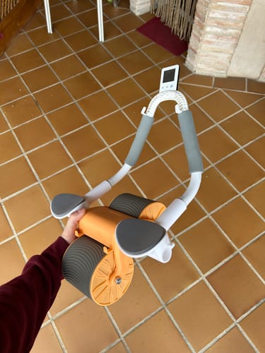 Customer photo review of Rodillo abdominal con apoyabrazos, cronometro y alfombrilla para rodillas