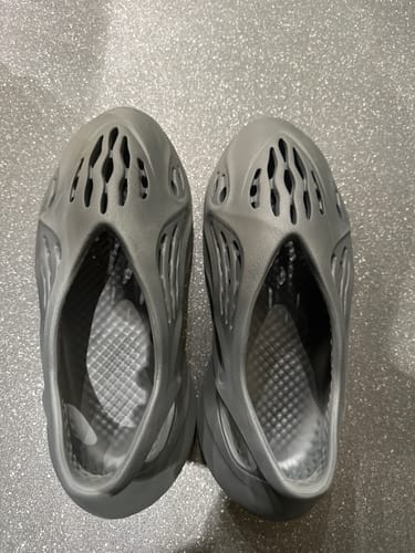 Customer photo review of Adidas Yeezy Foam Runner 'Carbon'