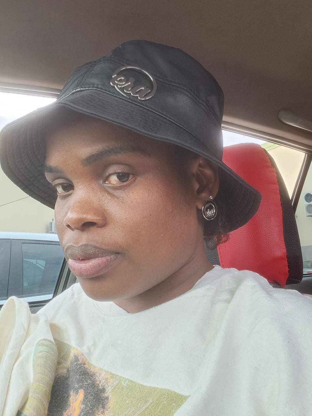 Customer photo review of Black Billy Bucket Hat