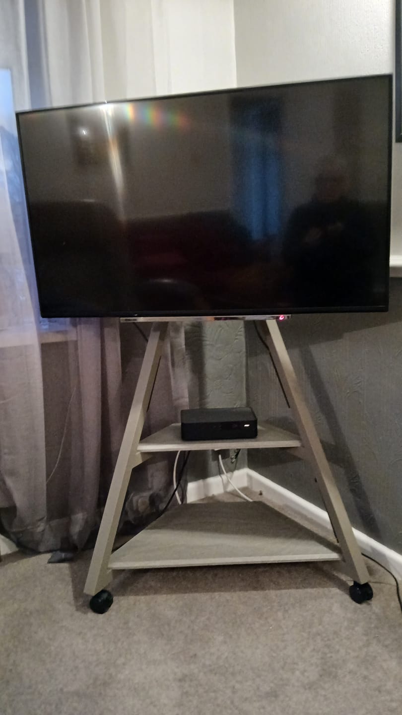 Customer photo review of Eiffel FT65 Floor TV Stand With Wheels