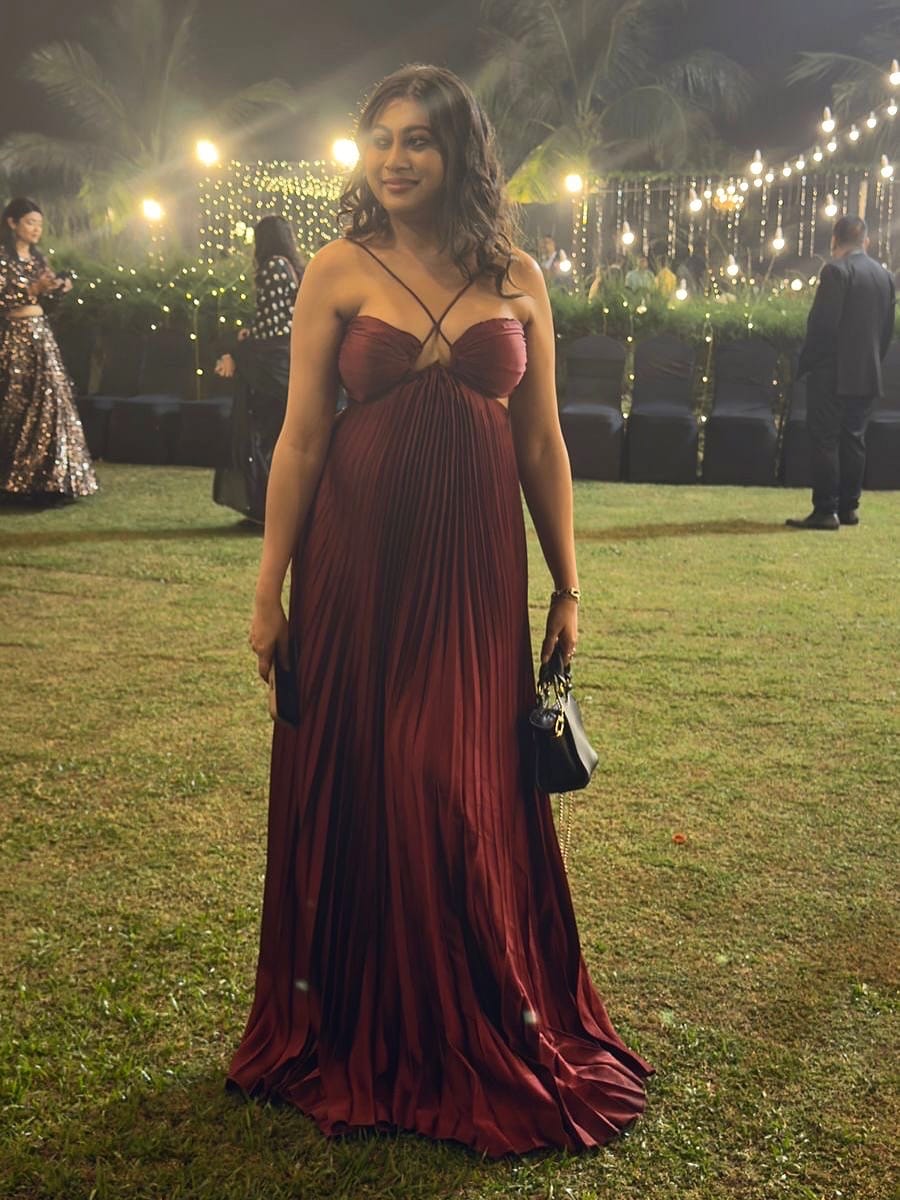 Customer photo review of Hay Luxe Pleated Flowy Maxi Dress