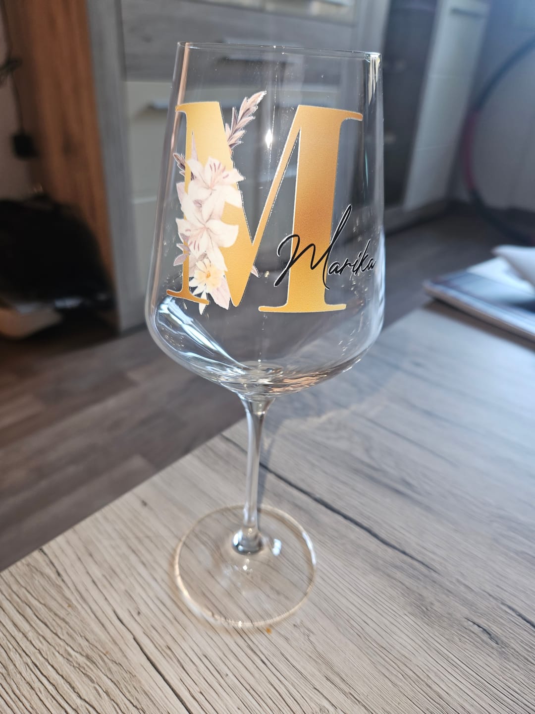 Customer photo review of Blume - Personalisiertes Weinglas mit Initiale und Namen für Dich und deine Freundinnen