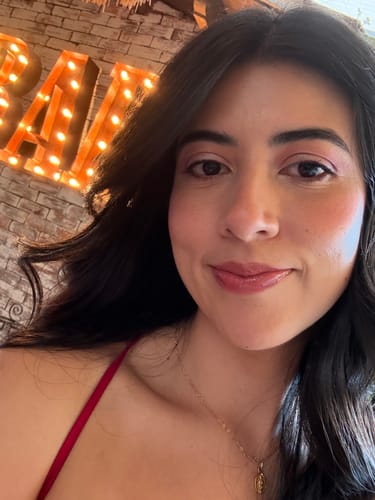 Customer photo review of BASE DE MAQUILLAJE LÍQUIDA 1ST SCENE