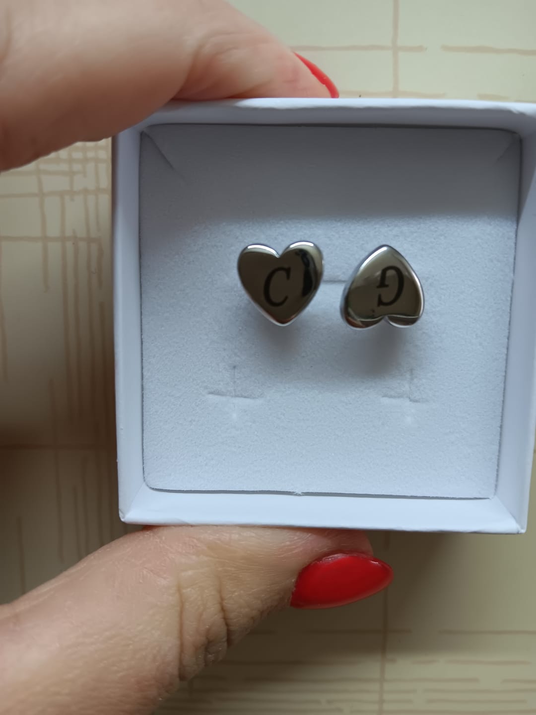 Customer photo review of Anello Doppio Cuore Personalizzato - Cuori Legati