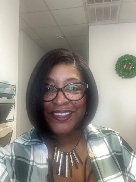 Customer photo review of Sensationnel Butta Lace Chic Bob Glueless 5" HD Deep Parting Lace Front Wig - BOB UNIT 3