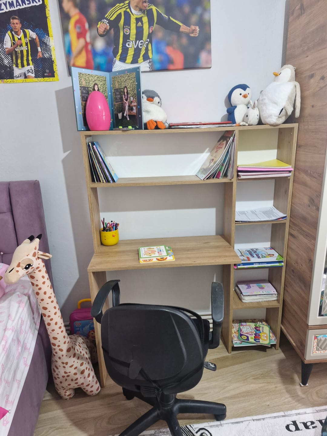 Customer photo review of Rani HA104 Kitaplıklı Raflı Bilgisayar Çalışma Masası Sepet Ceviz