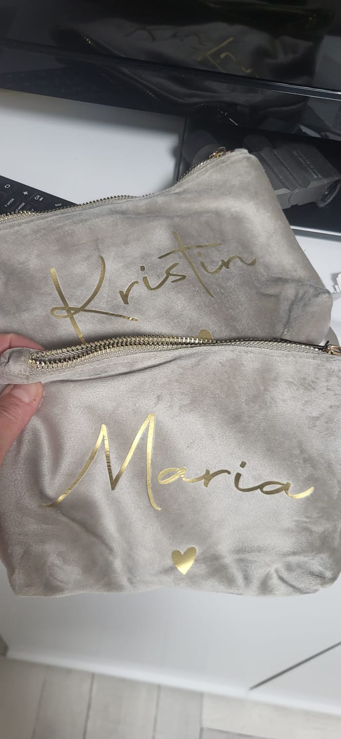 Customer photo review of Meine Kosmetiktasche - Personalisierte Samt Kosmetiktasche für MakeUp und Kosmetika mit Namen