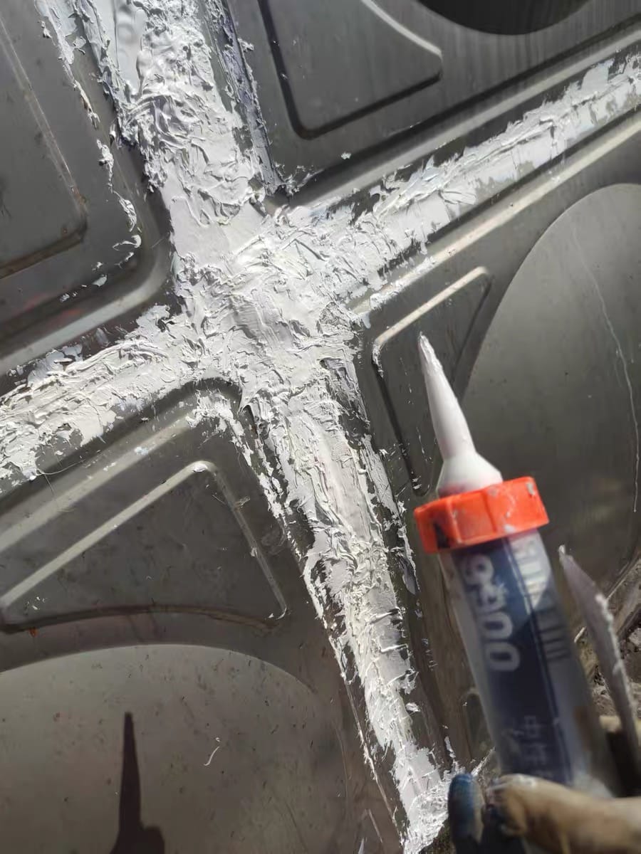 Customer photo review of High-Strength 9900 Structural Silicone Sealant – Outdoor Weatherproof Adhesive for Windows & Doors