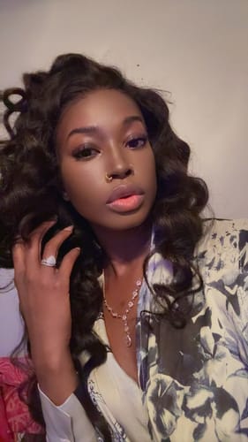 Customer photo review of CurlyMe 360 Fit Wig Pre-Bleached Kinky Straight Human Hair Pre-Cut 360 Lace Wear Go Glueless Wig Pre-Plucked